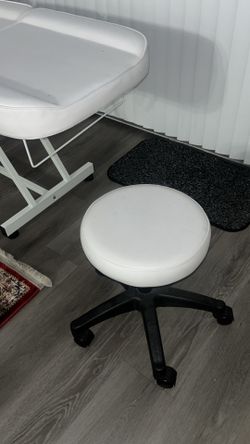 Hydraulic Rotating Stool