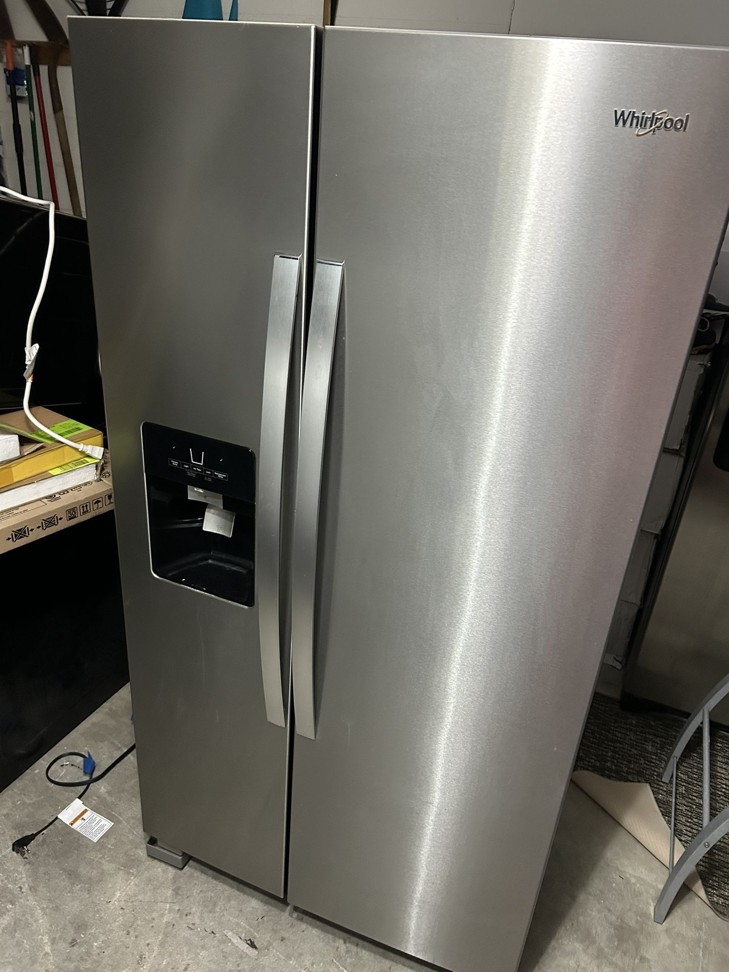 Whirlpool/Maytag Stainless Steel Kitchen Set/Package/Bundle – Fridge, Range & Microwave – Perfect Condition