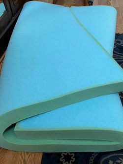 Queen-size memory foam mattress topper