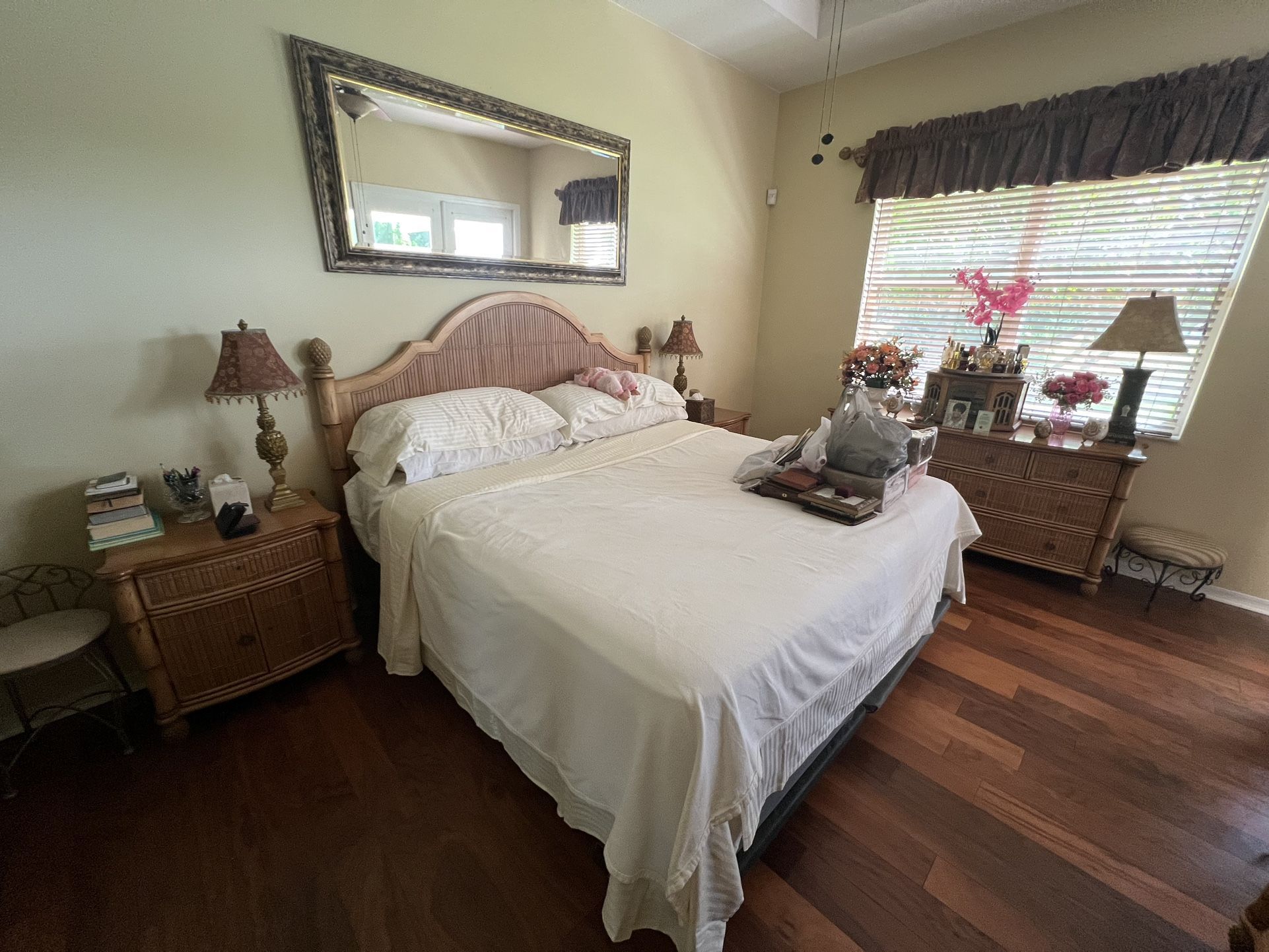 King Bedroom Suite at Crosstown/Cashmere