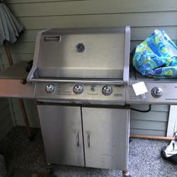 BBQ  Grill  With Full Propane Tank Free Today 