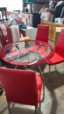 Table and chair set red