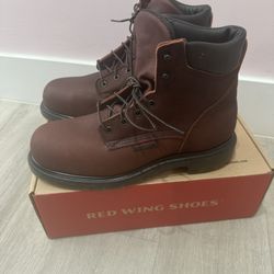 Brand New Redwing, Men Steel Toe Work Boot.   Size 9D