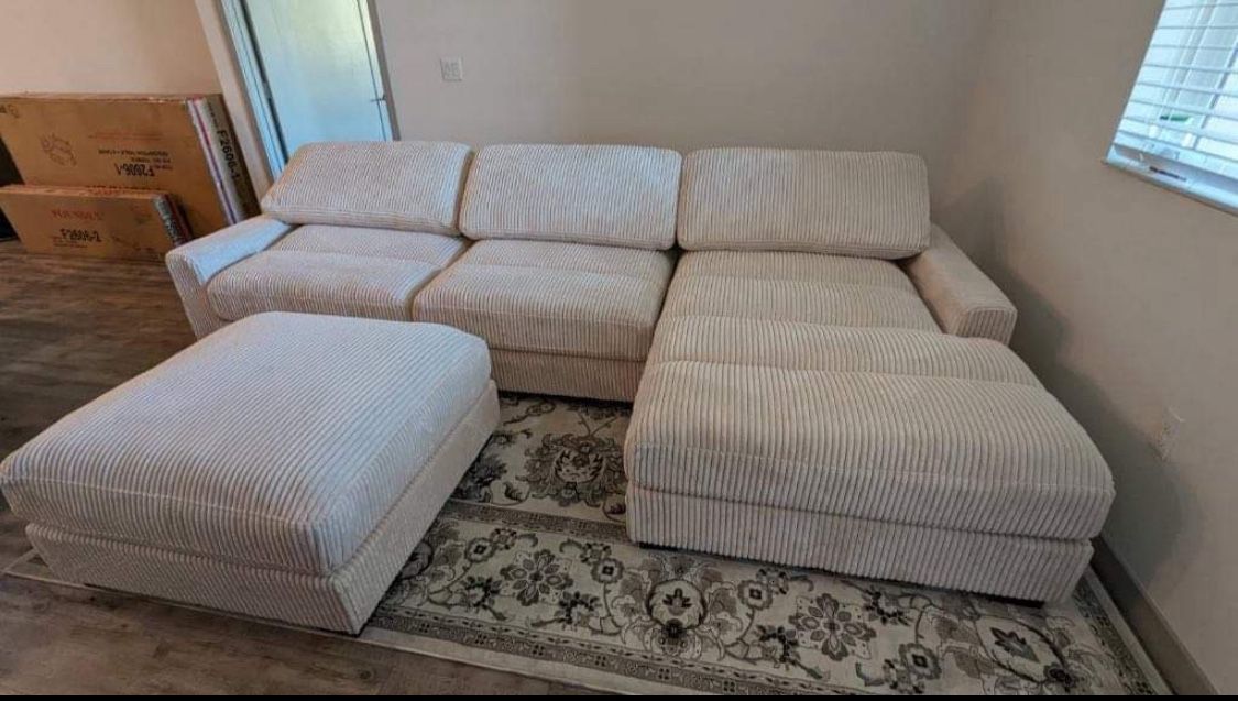New 4 Piece Modular Sectional Couch! Extremely Comfortable! Free Delivery 🚚!