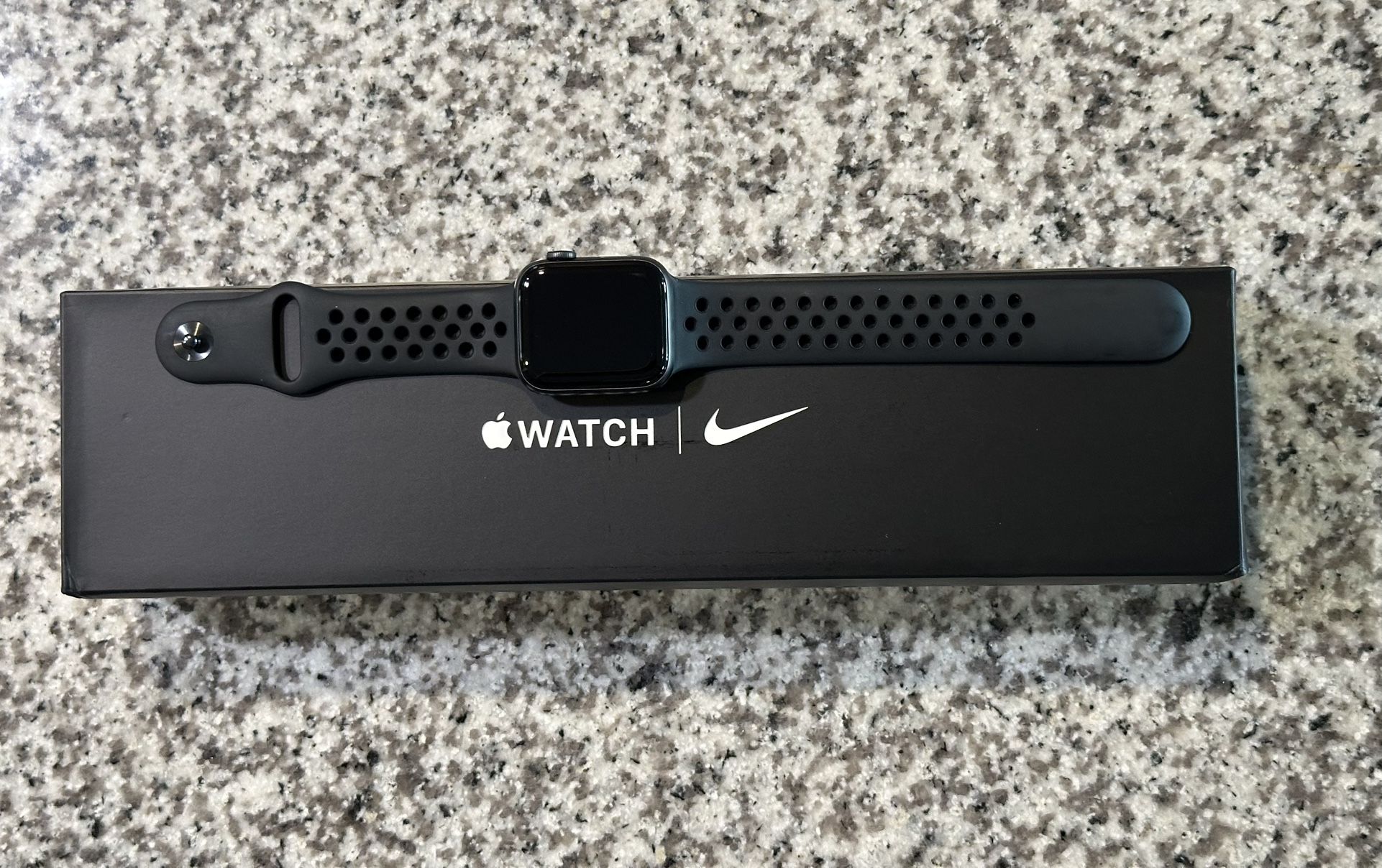 Apple Watch Nike S5 40mm Spc Gry Alu Anth/Blk Sp Band CEL