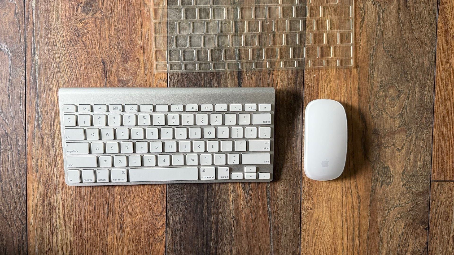 Apple mouse And keyboard - Battery Operated