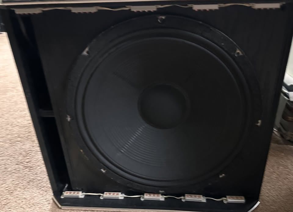 Peavey Black Widow 18 Sub Unpowered 1000 Watt With Enclosure
