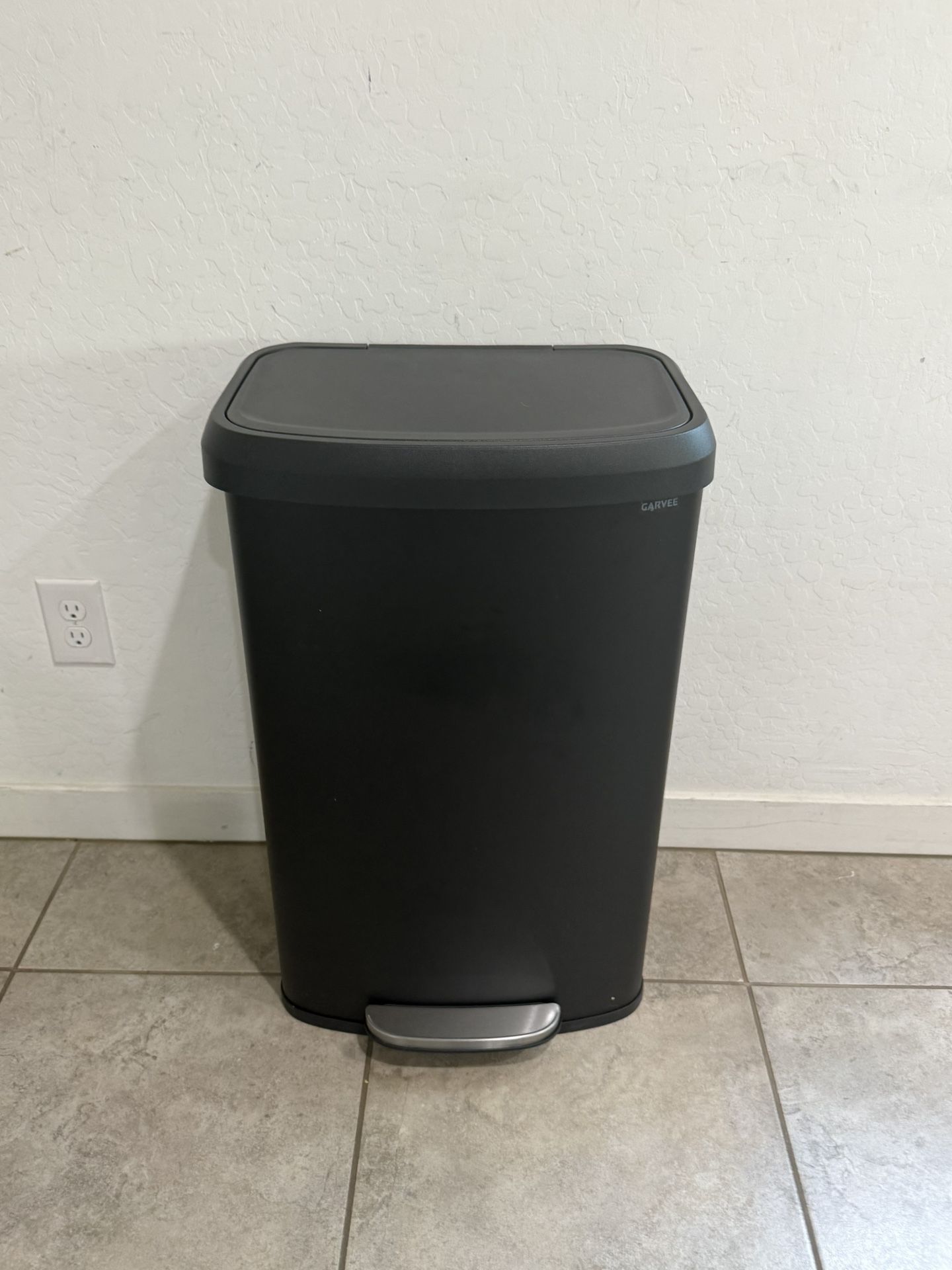 Garvee 21 gal / 80 L Metal Trash Can with Lid, Large Garbage Can for Kitchen, Rustproof Step-on Kitchen Metal Trash Bin with Liner Rim, Rear Handle, S