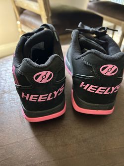 Girls’ HEELY’s- Size 5