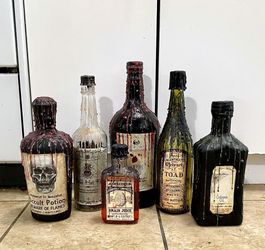 HALLOWEEN PROPS/ DECOR…SET OF CREEPY POTION BOTTLES