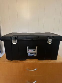 Sterilite Footlocker