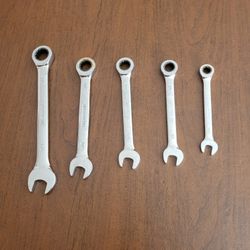 Vintage Mastergrip set of 5 wrenches 3/4", 5/8", 9/16", 1/2", 3/8".  . 
Pre-owned, good shape, please see photos for details.
Weight 1.5lb plus shippi