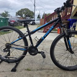 Trek Mountain Bike Small Frame 
Great Condition Ready to Ride