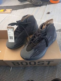 YZY QNTM by Adidas