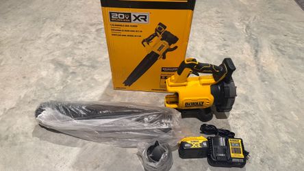 Dewalt 20v Xr blower with battery and charger new