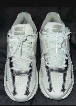 Nike  Zoom Vomero 5 men’s sz 10.5