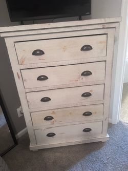 White Farmhouse 5-Drawer Dresser