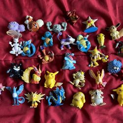 Lot Of 30 Vintage Tomy CGTSJ Pokémon Mini Figures
