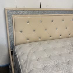 White Bed Full Size