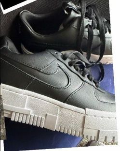 Size 7 Nike Air forces brand new to tight