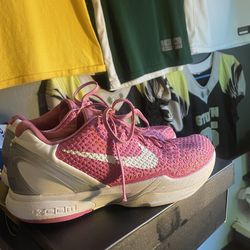 Kobe 6 think pink size 12