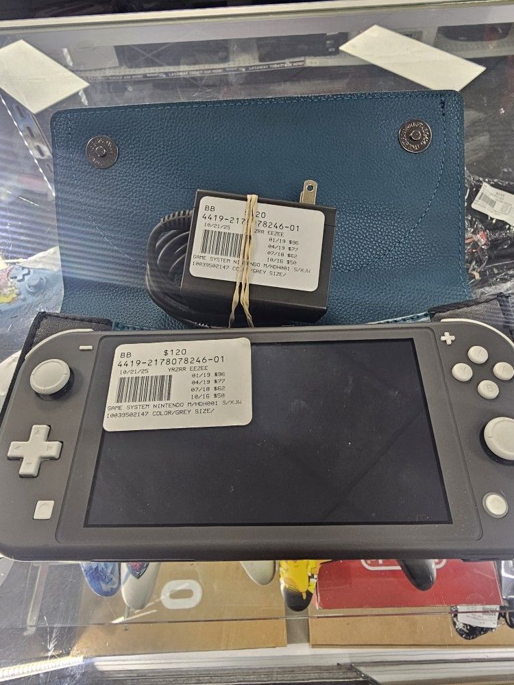 Nintendo Switch Lite. ASK FOR RYAN. #4(contact info removed)246-01