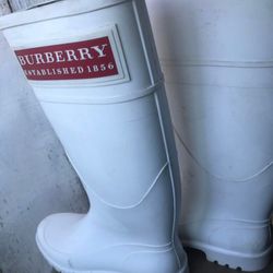 Burberry 7.5 Rain Boots
