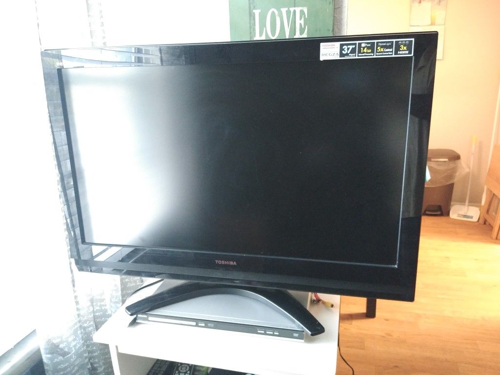 32 inch flat screen TV