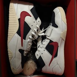 Jordan/travis Scott’s 