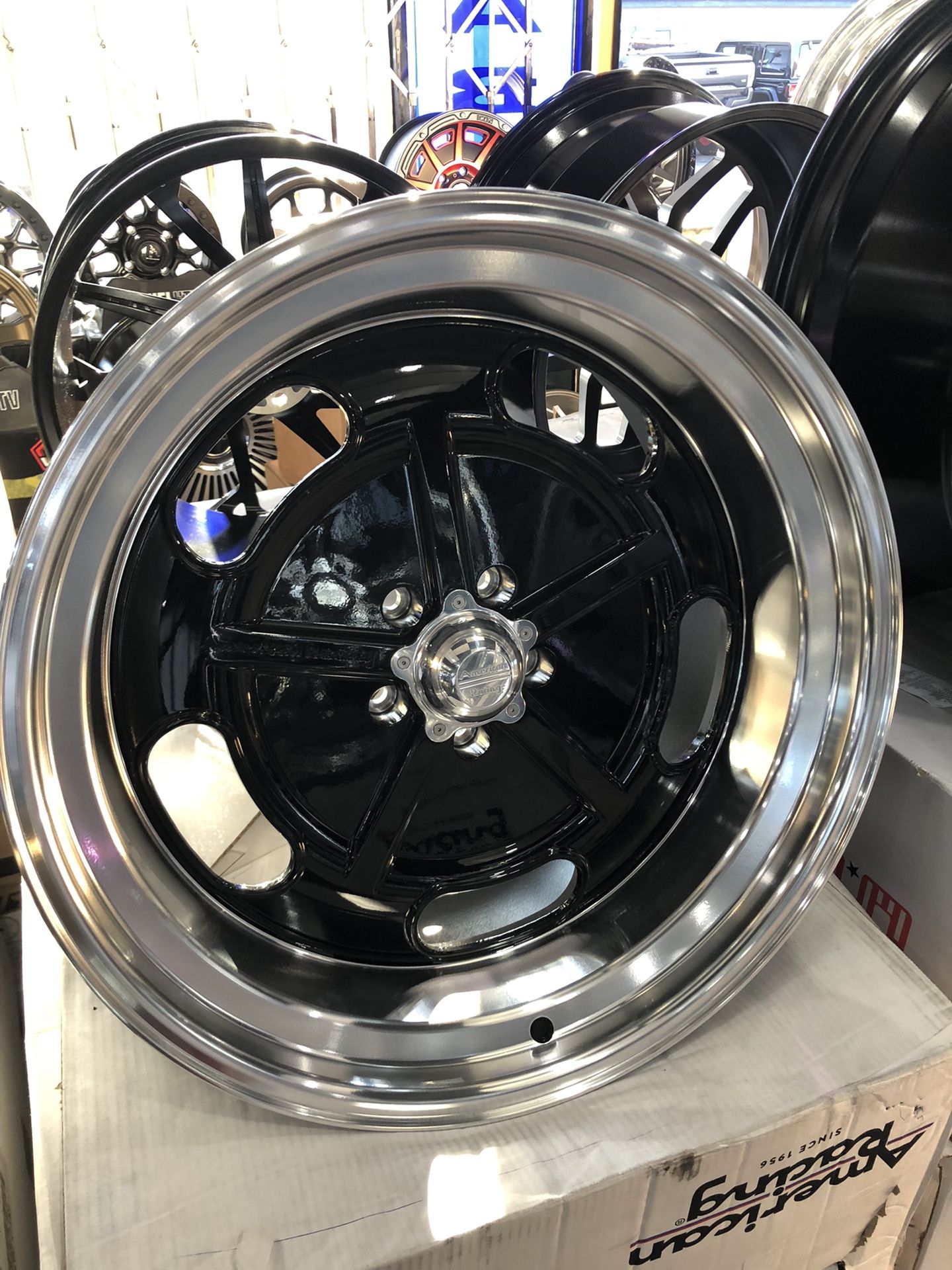 AMERICAN RACING WHEELS. 22x10.5. 22x9