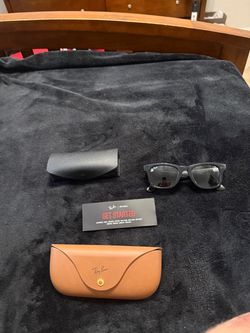Ray-Ban Meta Smart Glasses with Cases