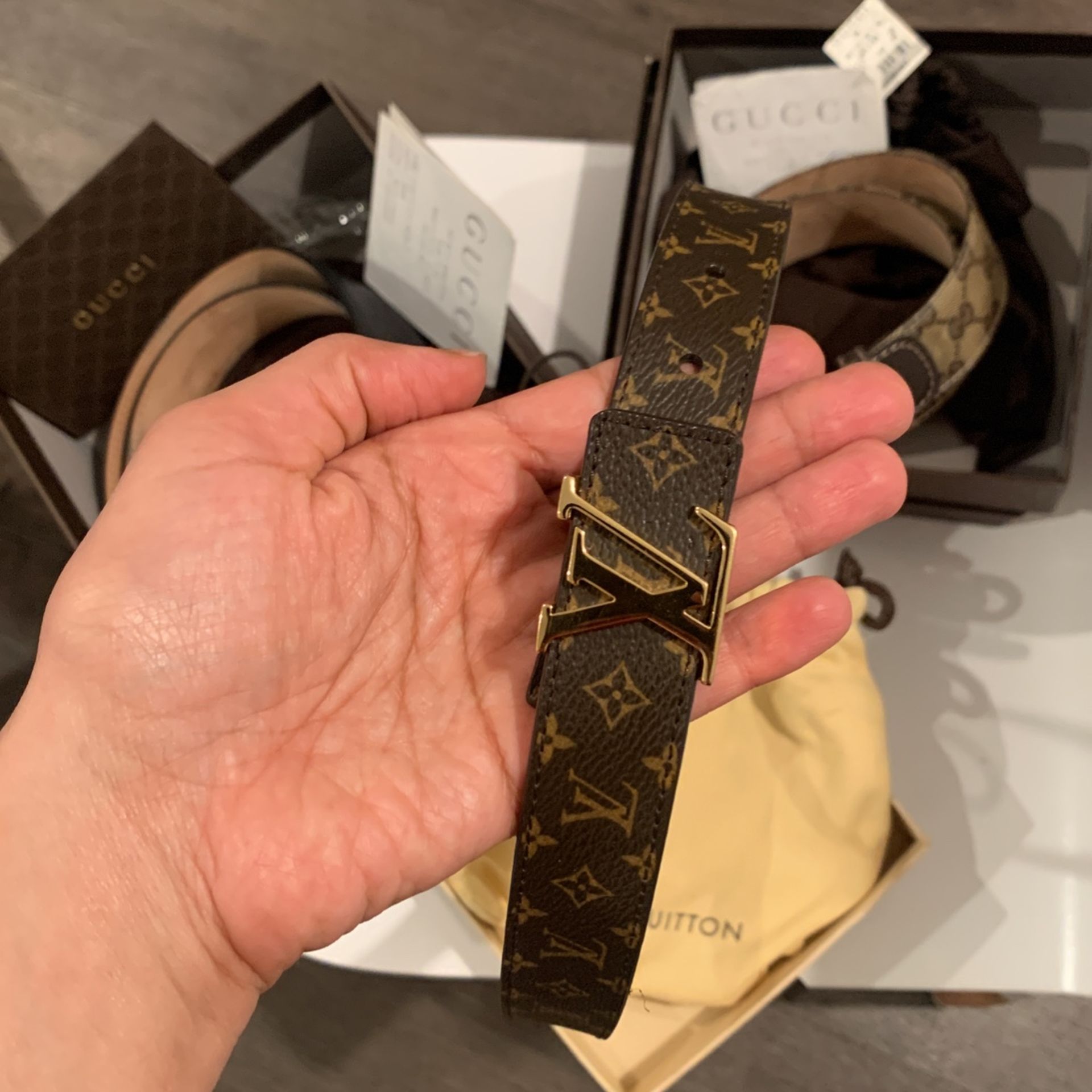 Louis Vuitton & Gucci ベルトセット Authentic Gucci And Louis Vuitton Belts with Receipts for Sale in