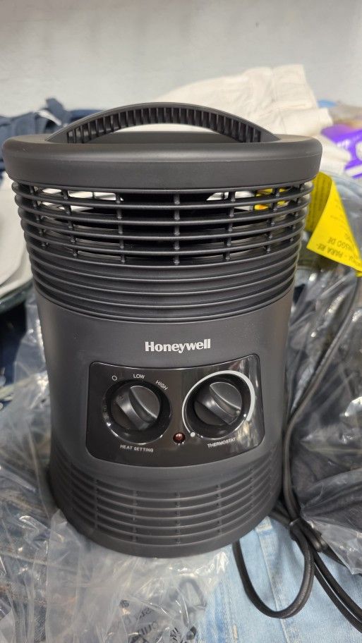 Honeywell HHF360V 360° Portable Heater – Energy Efficient, Adjustable Thermostat, 2 Heat Settings

