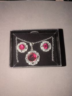 Avon Colletta Necklace and Earring Gift