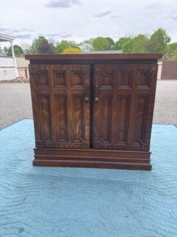 Gorgeous Real Oak Wood Vintage End Table/ Storage Cabinet