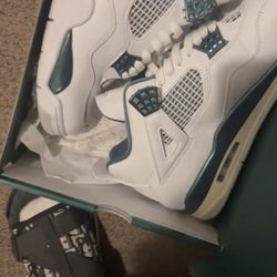 Jordan 4s