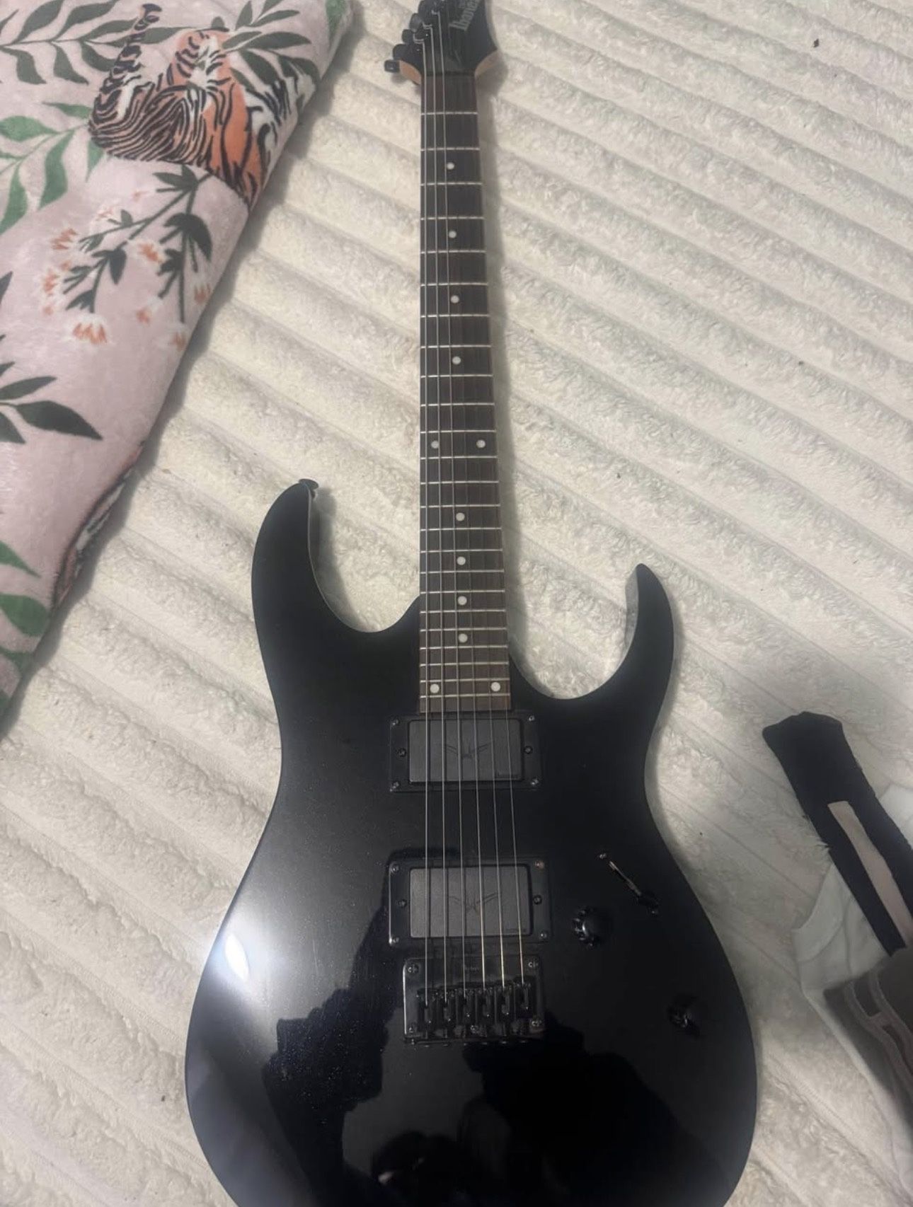Gio Ibanez Electric Guitar X Fender Mustang Amp