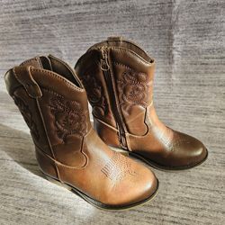 Cat & Jack Brown Western Boots for Kids
Size 10, Used Like New, No Issue, In very good condition.

Please swipe photos