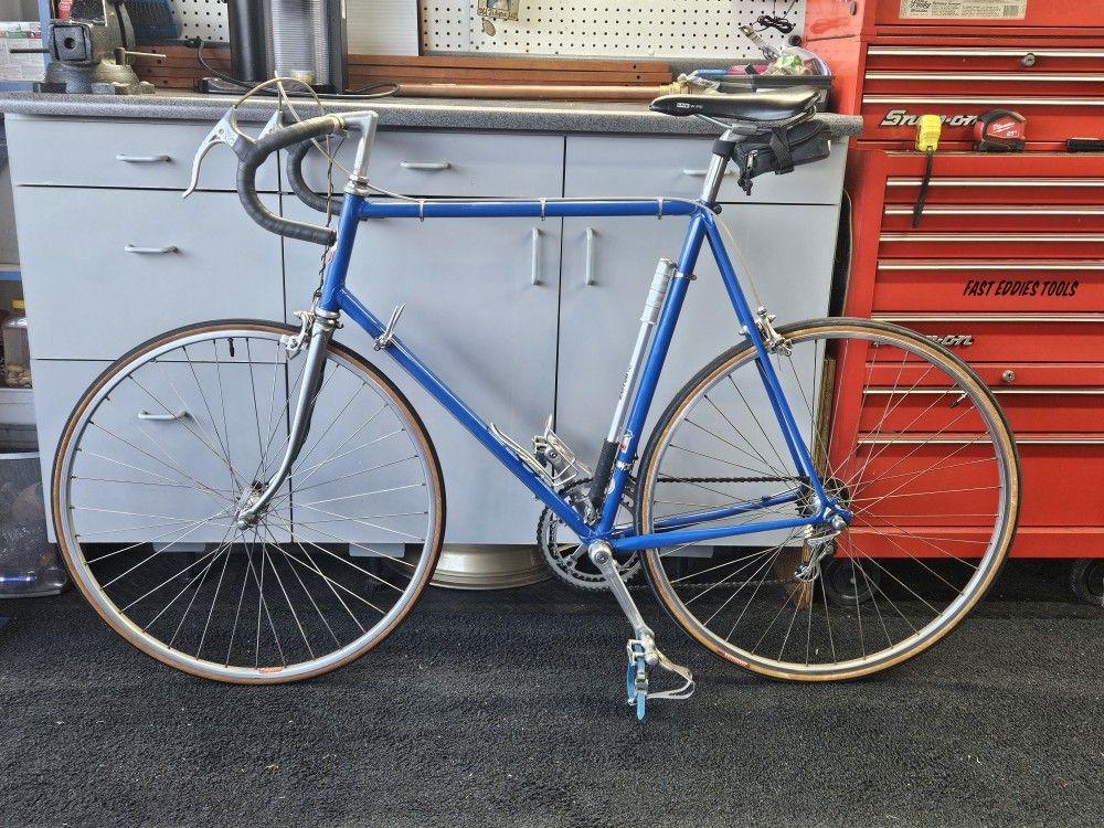 Univagea 27in Road Bike