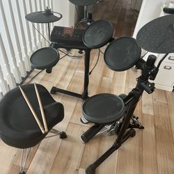 Yamaha Electronic Drum Set 