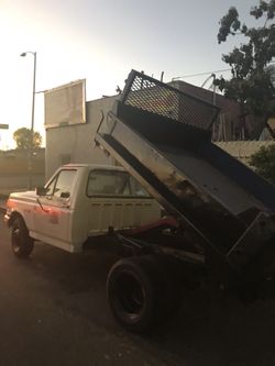 Dump truck