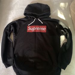 PULLOVER HOODIE