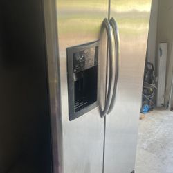 Refrigerator 