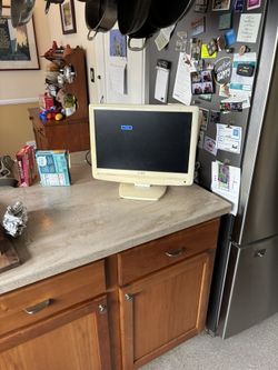 Toshiba 19” Flat Screen TV