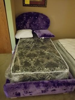 Twin bed with matress