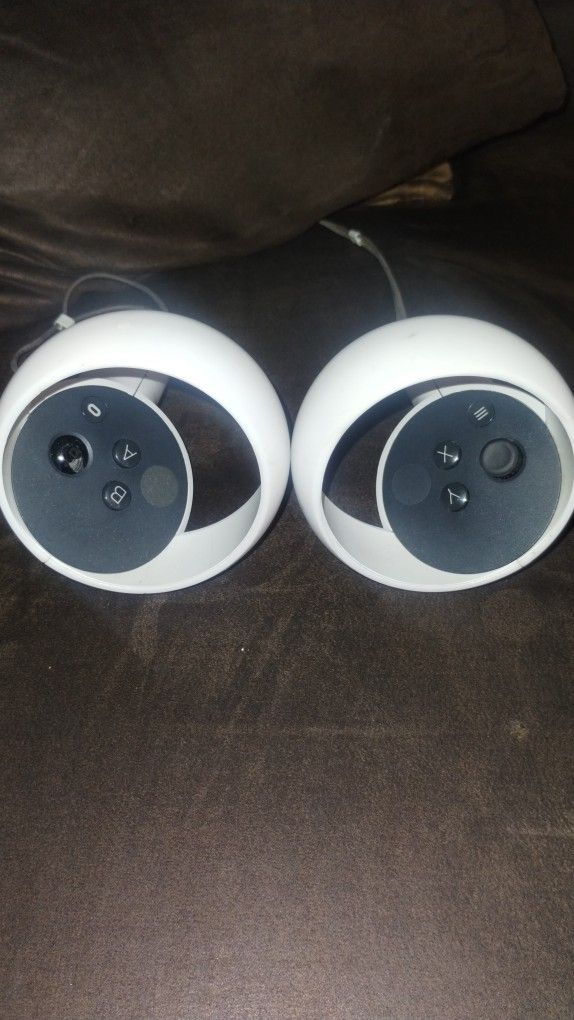 Oculus Meta Quest VR Headset Controllers
