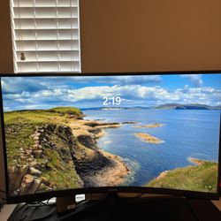 Samsung 32” Curved Monitor 