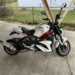 2017 Venom Moped - White