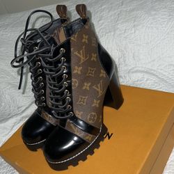 STAR TRAIL ANKLE BOOT