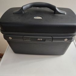 Barely Used Samsonite Hard Case Travel Luggage